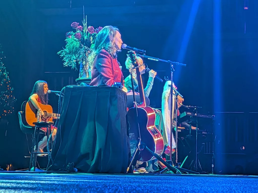 Pam Tillis and Lorrie Morgan onstage.