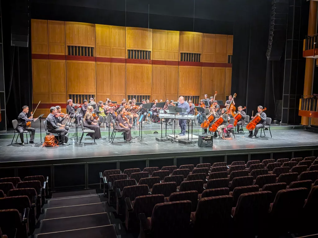 Rob Kapilow and the The Fullerton College Symphony at rehearsal.