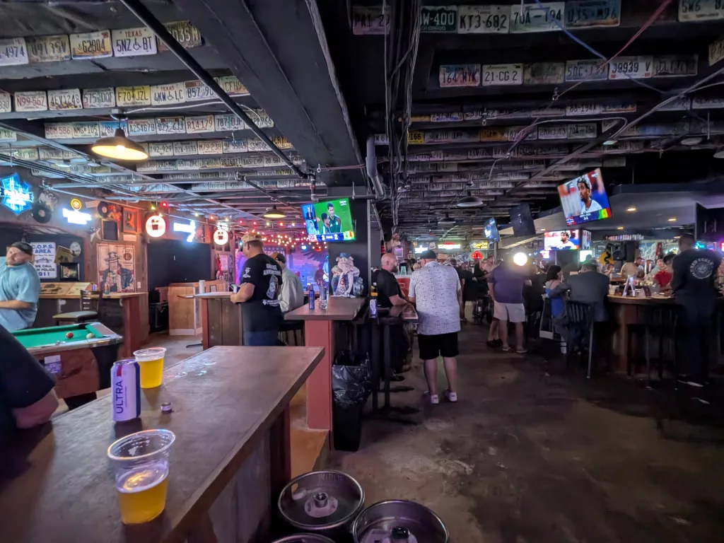 American Dive Bar