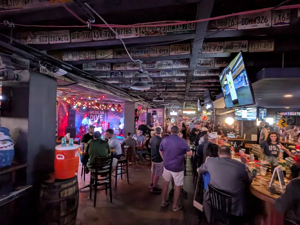 American Dive Bar